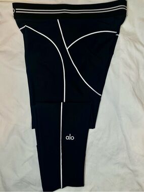 Alo Yoga High Waist Leggings Womens M Black White Contrast Trim Yoga Workout
